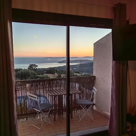 Vue Avec Piscine Milieu Appartement *